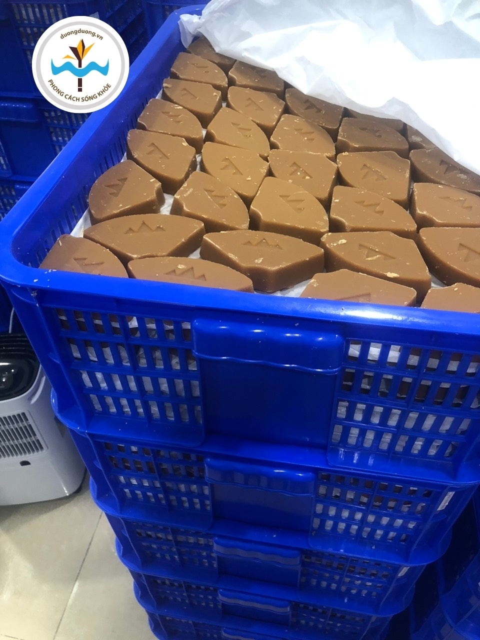 Đường Dương được đóng thành thùng bảo quản và chuyển đi