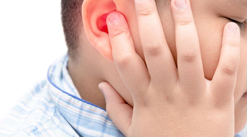 Trẻ bị đau tai, khó chịu