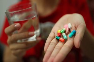 Phụ nữ dùng thuốc giảm đau lâu dài gây giảm thính lực